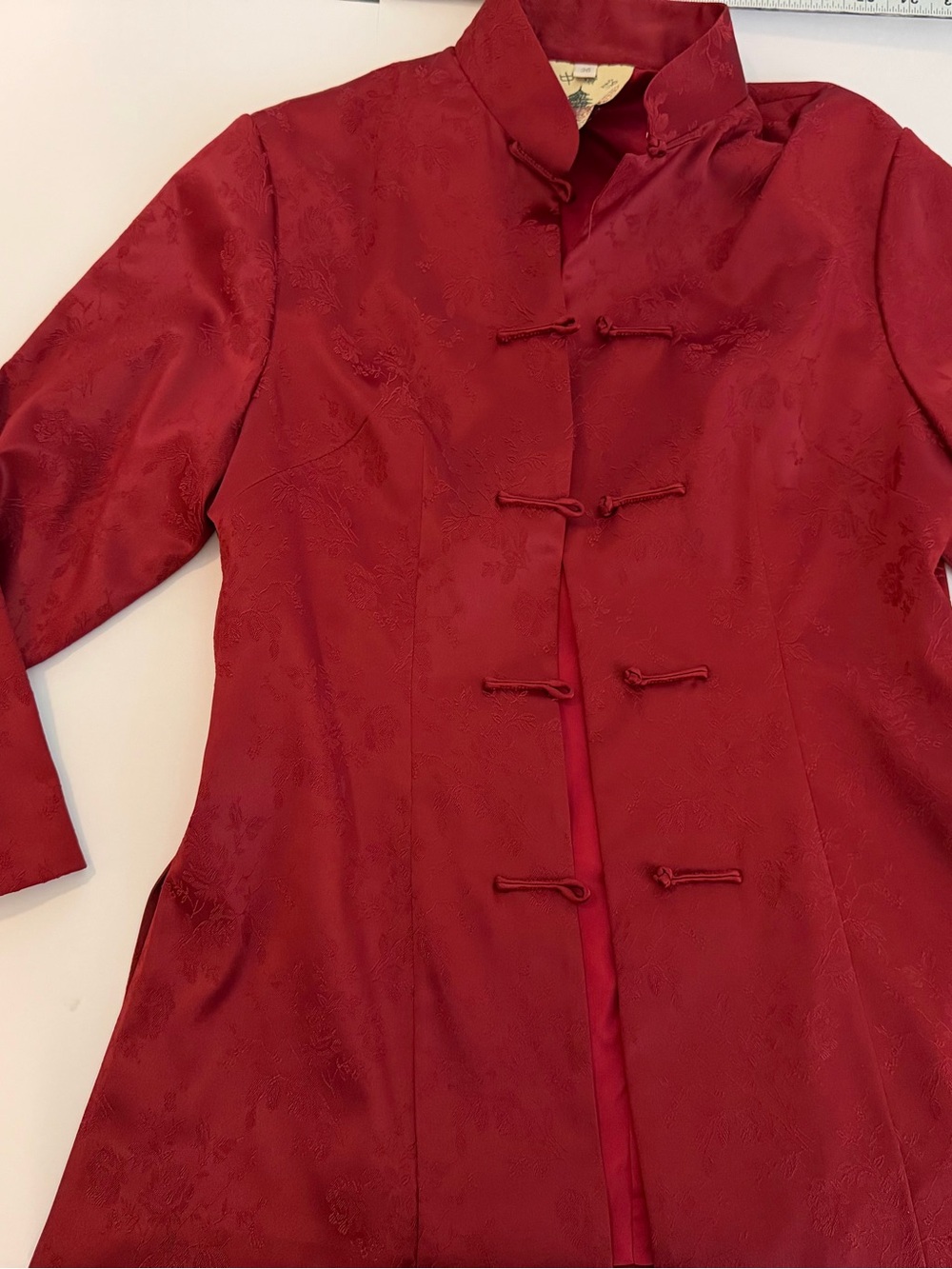 Vintage Splendid China Red Satin Brocade Jacket Mandarin Collar Frog Closure 36